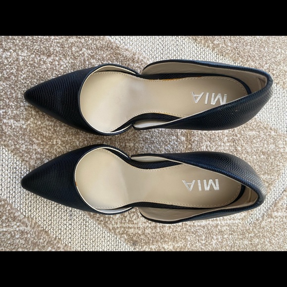 Black - Picture 2 of 4